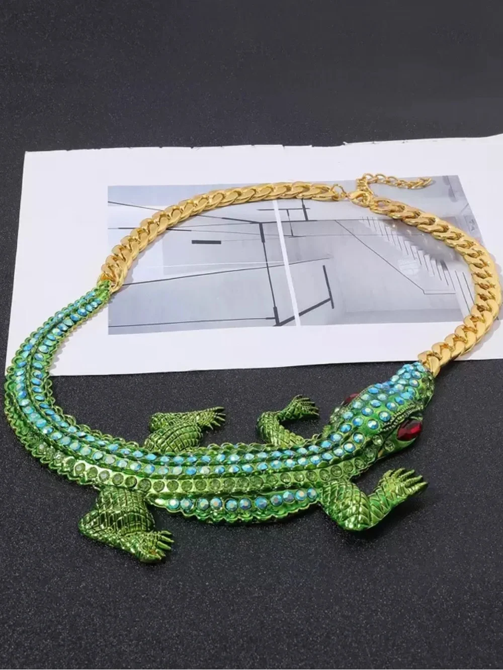 Statement Piece Sparked Alloy Crocodile Necklace - Green